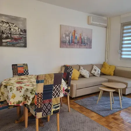 Simeon Apartment