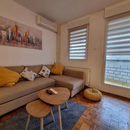 Simeon Apartment *
